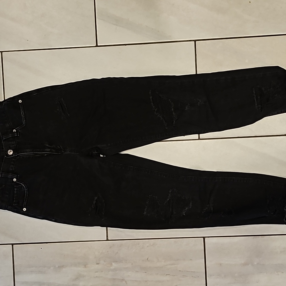AE Mom Jean Distressed Black Sz 2